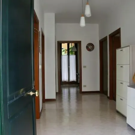 Isola Del Lido, Luminoso, Immerso Nel Verde, Per 5